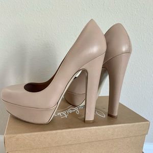 VALENTINO Garavani nude pumps